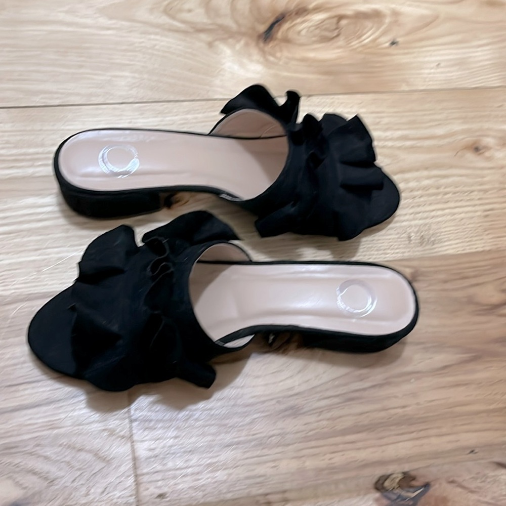 Cute Black Ruffle Sandal